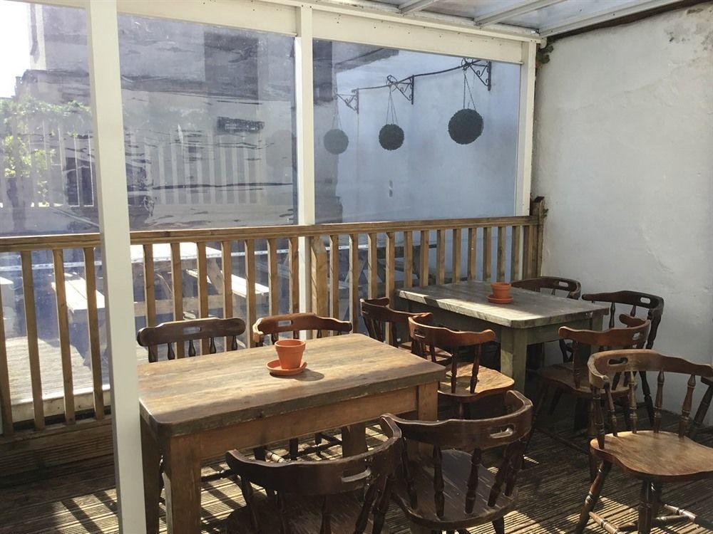 The Dock Inn เพนแซนซ์ ภายนอก รูปภาพ