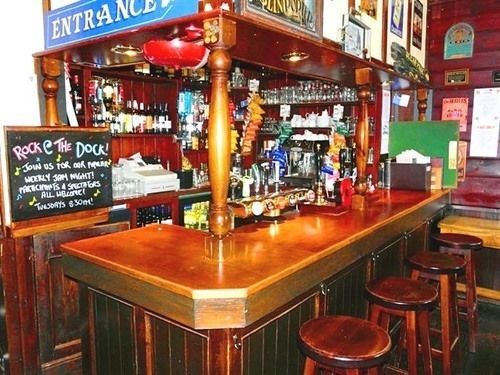 The Dock Inn เพนแซนซ์ ภายนอก รูปภาพ